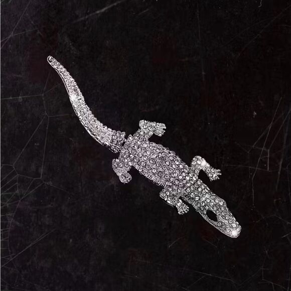 🐊 Betsey Johnson sparkling crocodile crystal brooch 🐊 - Picture 1 of 5